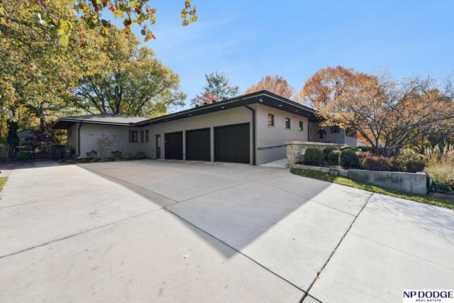 6345 Black Forest Drive, Lincoln, NE 68516