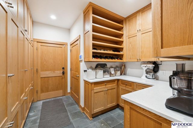 6345 Black Forest Drive, Lincoln, NE 68516