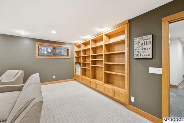 6345 Black Forest Drive, Lincoln, NE 68516