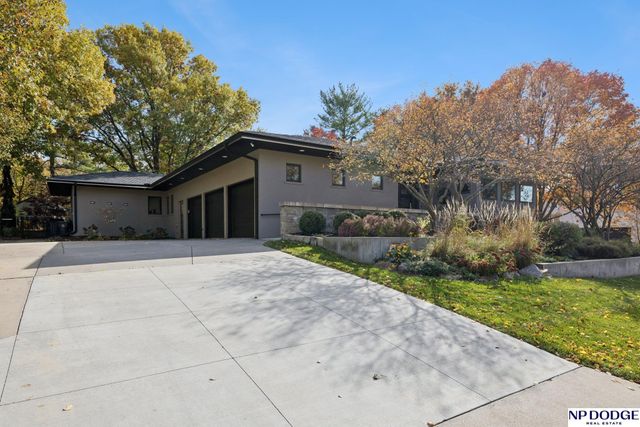 6345 Black Forest Drive, Lincoln, NE 68516