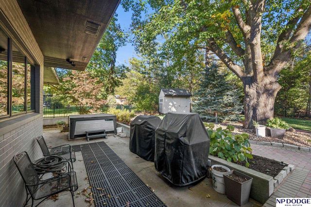 6345 Black Forest Drive, Lincoln, NE 68516