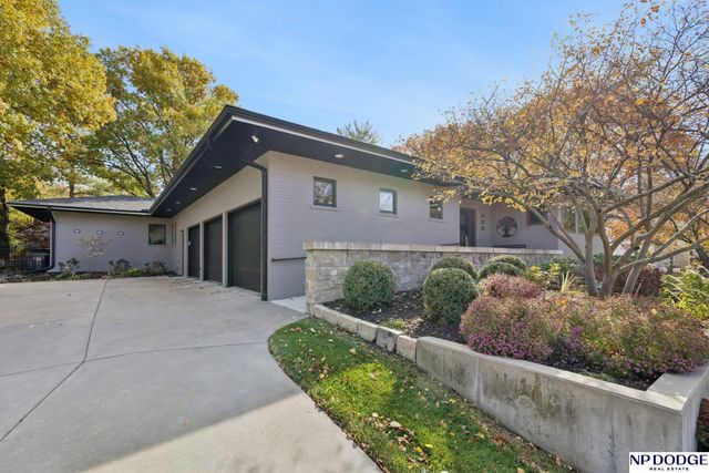 6345 Black Forest Drive, Lincoln, NE 68516