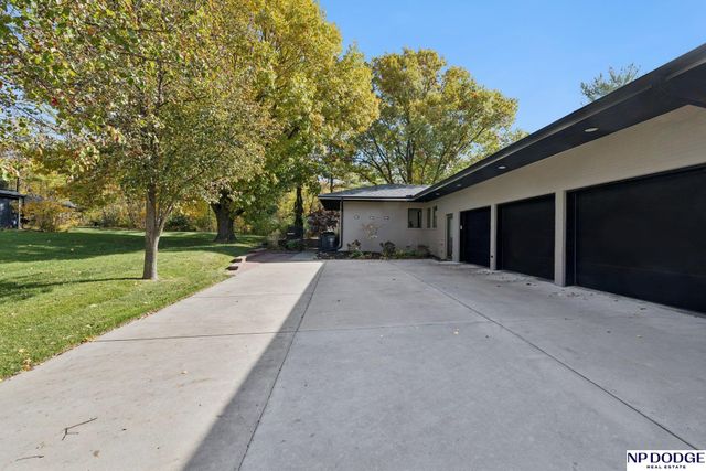 6345 Black Forest Drive, Lincoln, NE 68516