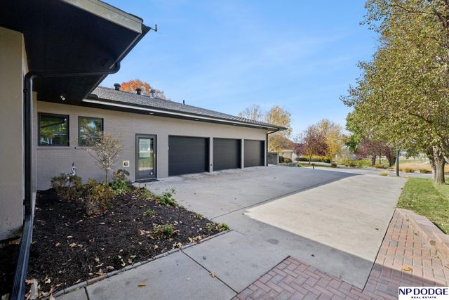 6345 Black Forest Drive, Lincoln, NE 68516