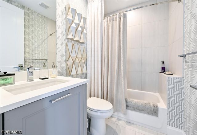 1111 Central Avenue 303, Naples, FL 34102