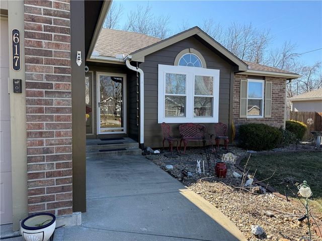 617 Oakwood Street, Harrisonville, MO 64701