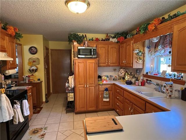 617 Oakwood Street, Harrisonville, MO 64701