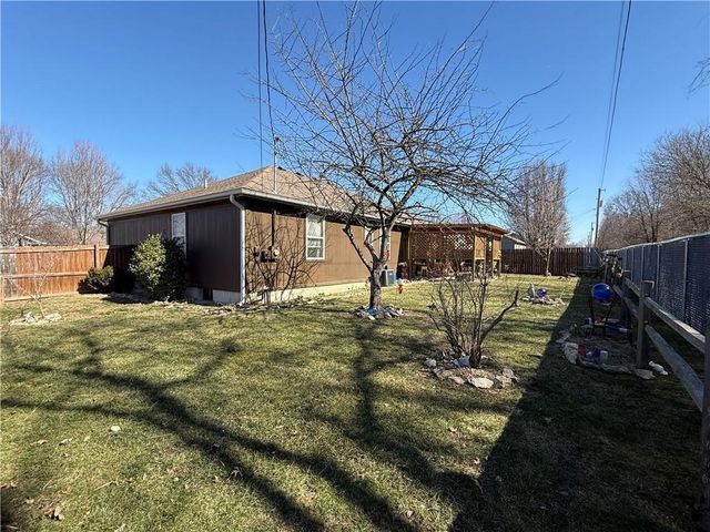 617 Oakwood Street, Harrisonville, MO 64701