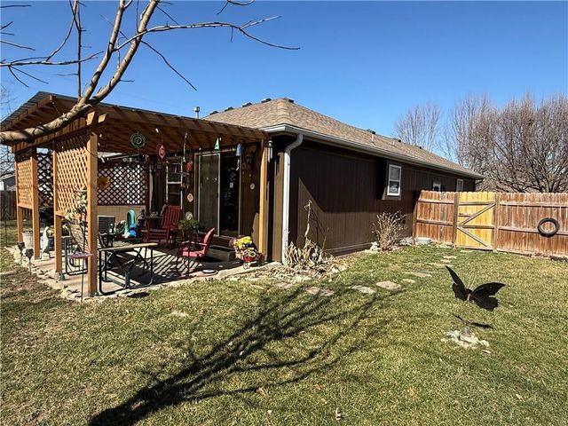 617 Oakwood Street, Harrisonville, MO 64701