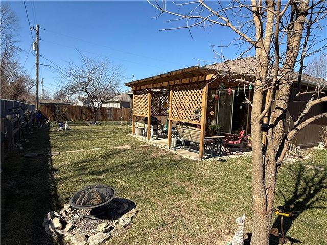 617 Oakwood Street, Harrisonville, MO 64701