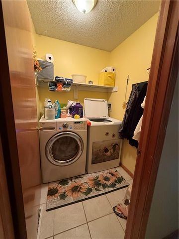 617 Oakwood Street, Harrisonville, MO 64701