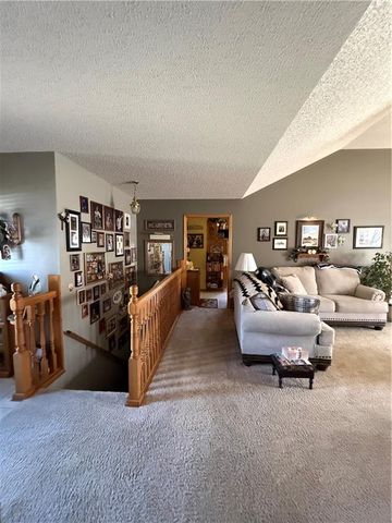 617 Oakwood Street, Harrisonville, MO 64701