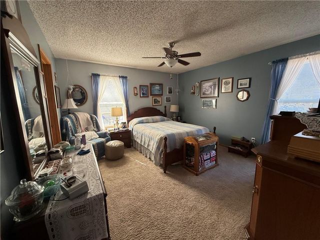 617 Oakwood Street, Harrisonville, MO 64701