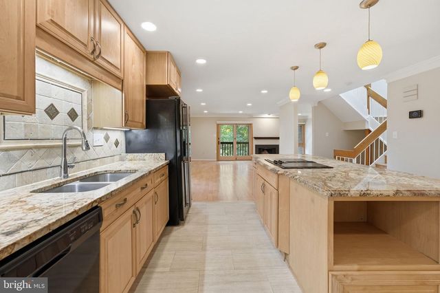 2017 WETHERSFIELD CT, Reston, VA 20191