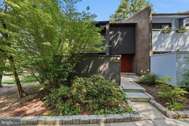 2017 WETHERSFIELD CT, Reston, VA 20191