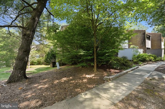 2017 WETHERSFIELD CT, Reston, VA 20191