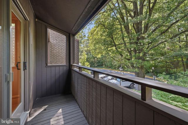 2017 WETHERSFIELD CT, Reston, VA 20191