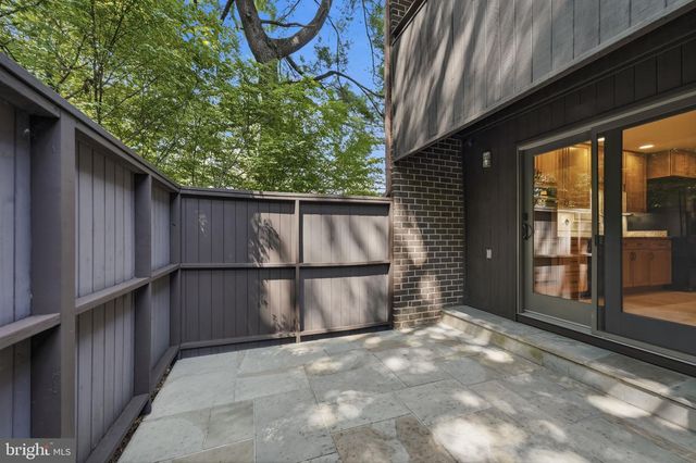 2017 WETHERSFIELD CT, Reston, VA 20191