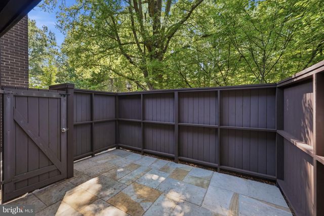 2017 WETHERSFIELD CT, Reston, VA 20191