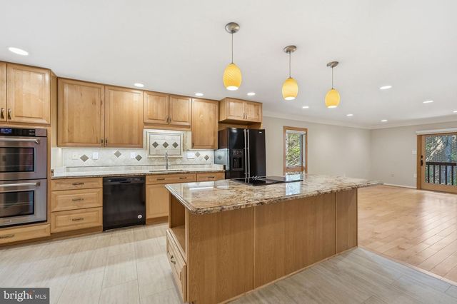 2017 WETHERSFIELD CT, Reston, VA 20191