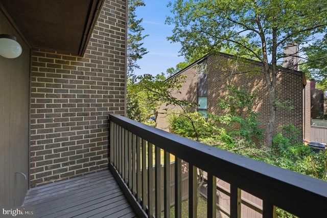 2017 WETHERSFIELD CT, Reston, VA 20191