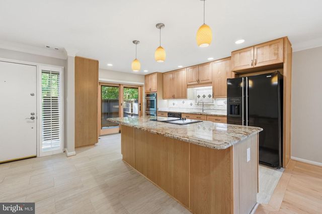 2017 WETHERSFIELD CT, Reston, VA 20191