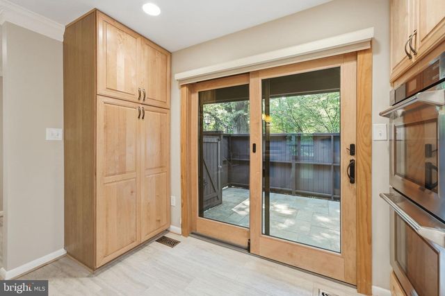 2017 WETHERSFIELD CT, Reston, VA 20191