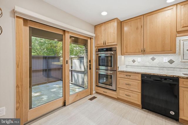 2017 WETHERSFIELD CT, Reston, VA 20191