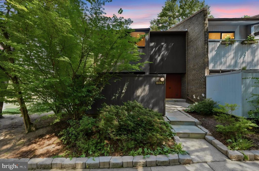 2017 WETHERSFIELD CT, Reston, VA 20191