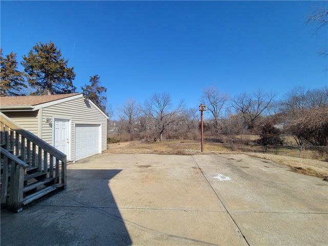 5420 E 97th Street, Kansas City, MO 64137