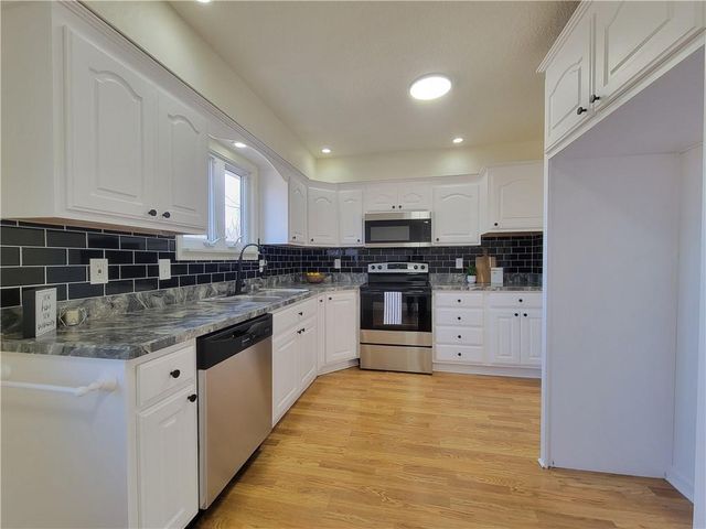 5420 E 97th Street, Kansas City, MO 64137