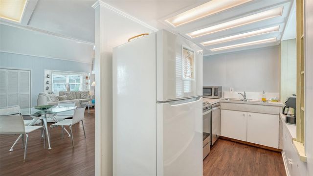 3453 GULF OF MEXICO DRIVE 200, Longboat Key, FL 34228