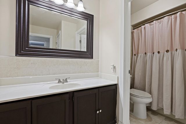 2003 Porte Deleau Court 207, Highland, IN 46322