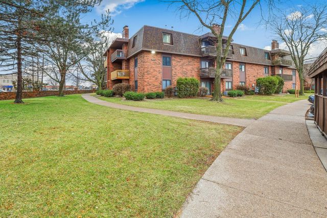 2003 Porte Deleau Court 207, Highland, IN 46322