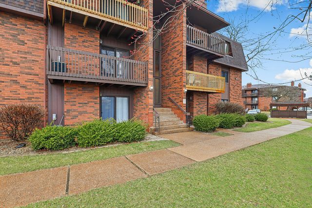 2003 Porte Deleau Court 207, Highland, IN 46322