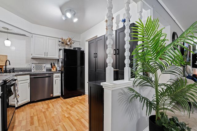 2003 Porte Deleau Court 207, Highland, IN 46322