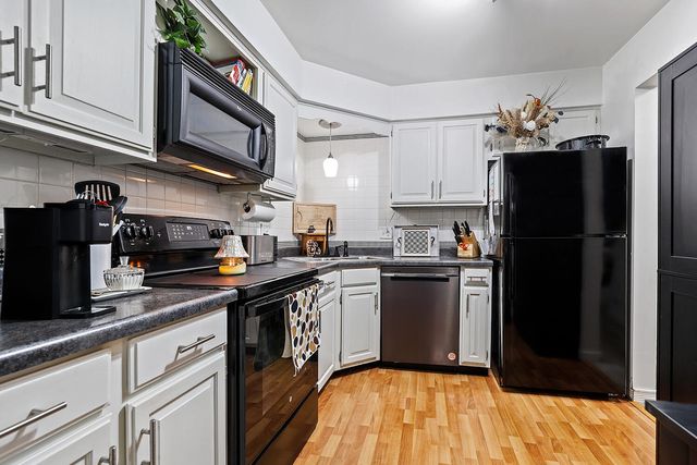 2003 Porte Deleau Court 207, Highland, IN 46322