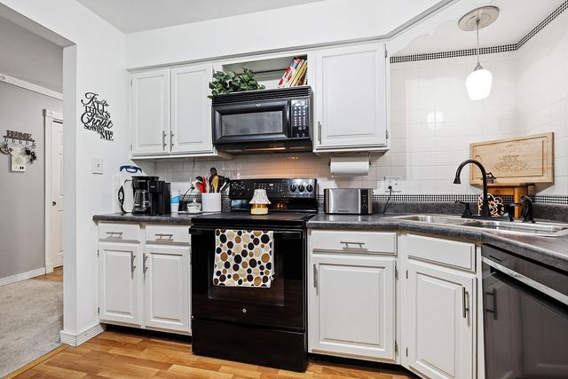 2003 Porte Deleau Court 207, Highland, IN 46322