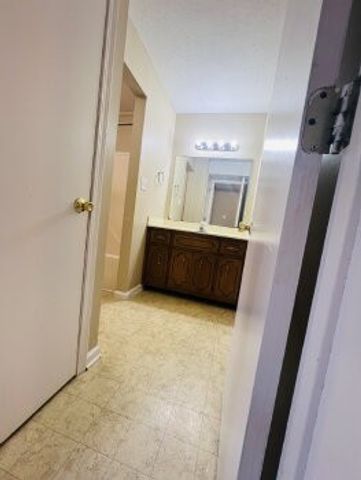 3854 Northeast Dr Apt D, Clarksville, TN 37040