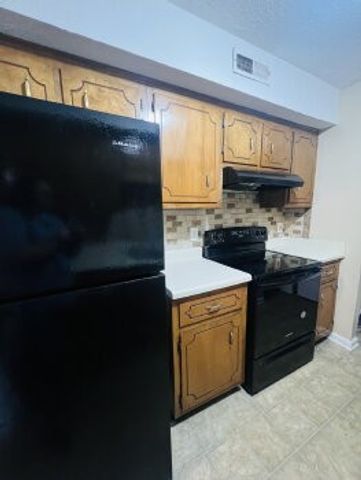 3854 Northeast Dr Apt D, Clarksville, TN 37040