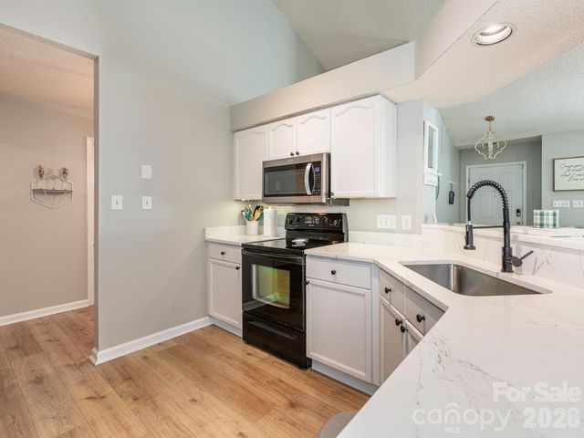 3930 Huntmeadow Drive, Charlotte, NC 28269