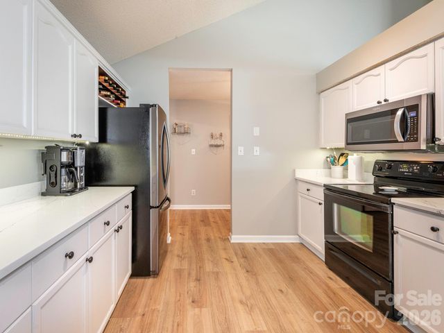 3930 Huntmeadow Drive, Charlotte, NC 28269