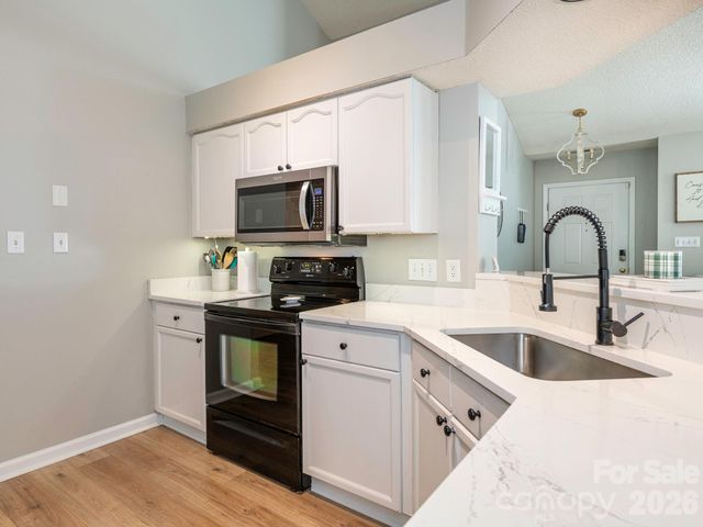 3930 Huntmeadow Drive, Charlotte, NC 28269