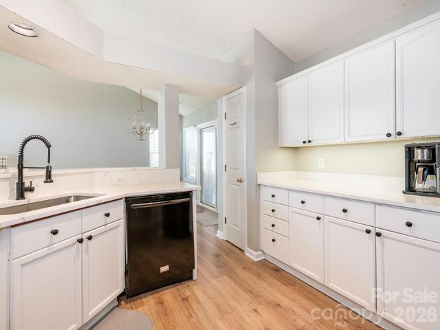 3930 Huntmeadow Drive, Charlotte, NC 28269