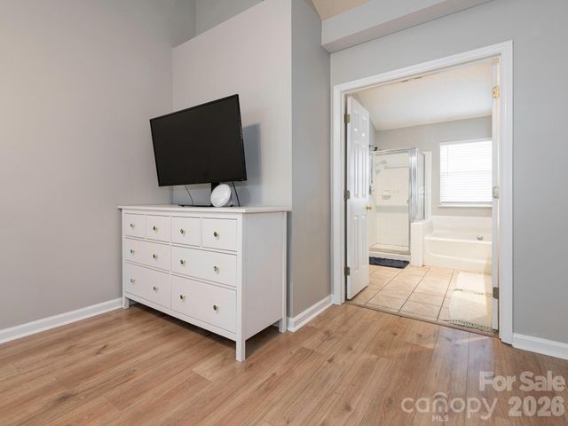 3930 Huntmeadow Drive, Charlotte, NC 28269