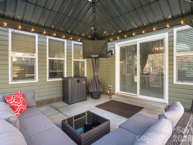 3930 Huntmeadow Drive, Charlotte, NC 28269