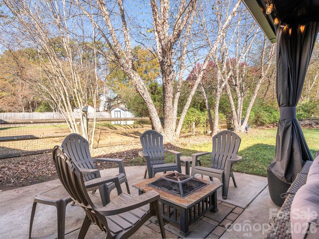 3930 Huntmeadow Drive, Charlotte, NC 28269