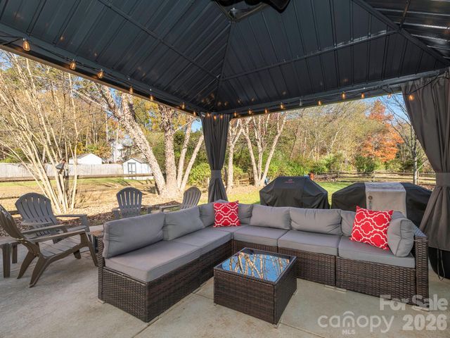 3930 Huntmeadow Drive, Charlotte, NC 28269