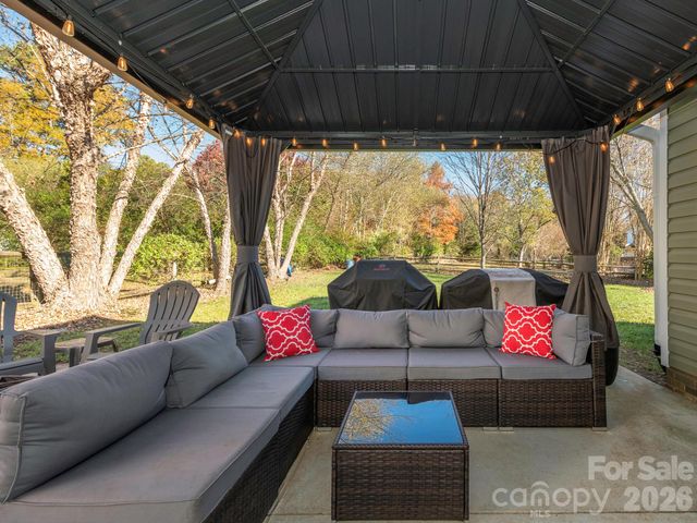 3930 Huntmeadow Drive, Charlotte, NC 28269