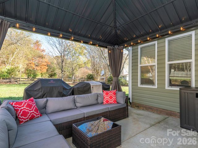 3930 Huntmeadow Drive, Charlotte, NC 28269